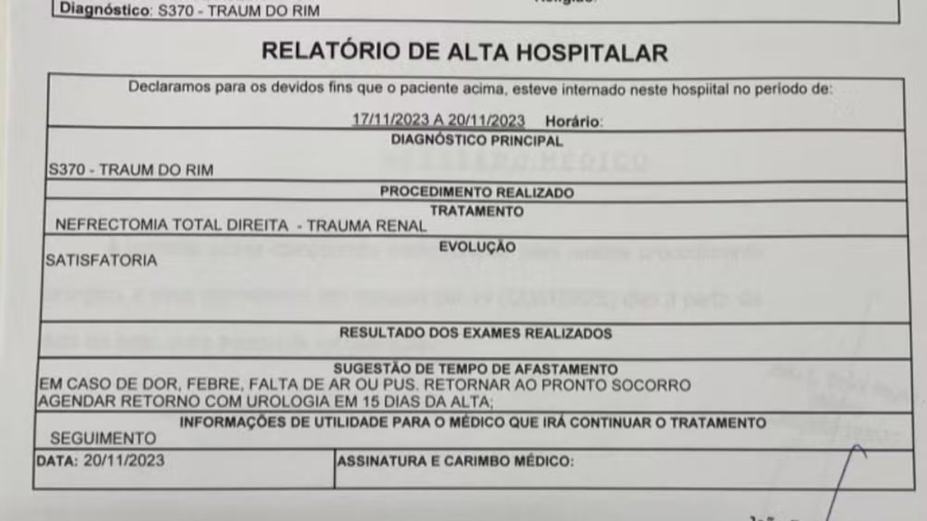 Relatório de alta hospitalar anexado ao processo registra a retirada do rim direito da adolescente após o acidente no Hopi Hari, em 2023. Foto: reprodulção.