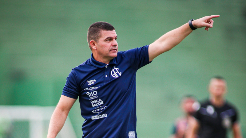 Umberto Louzer, técnico do Guarani