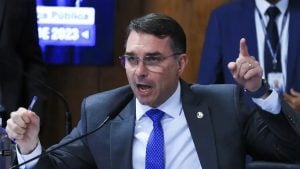 Flávio Bolsonaro durante sessão no Senado Federal. Crédito: Lula Marques/Agência Brasil.
