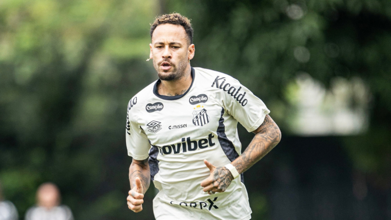 Neymar durante treino do Santos