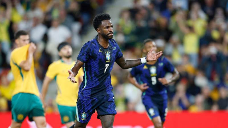Vini Jr. comemora gol pelo Brasil