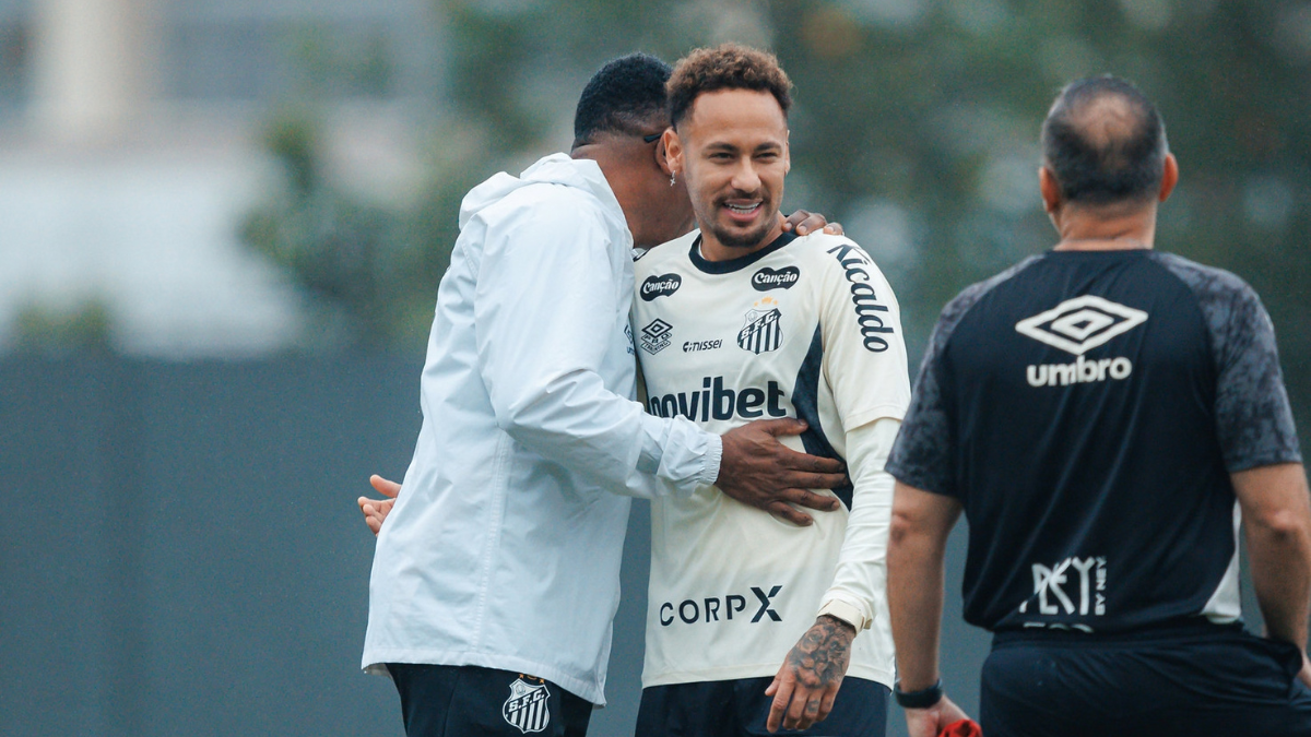 Neymar durante treino do Santos