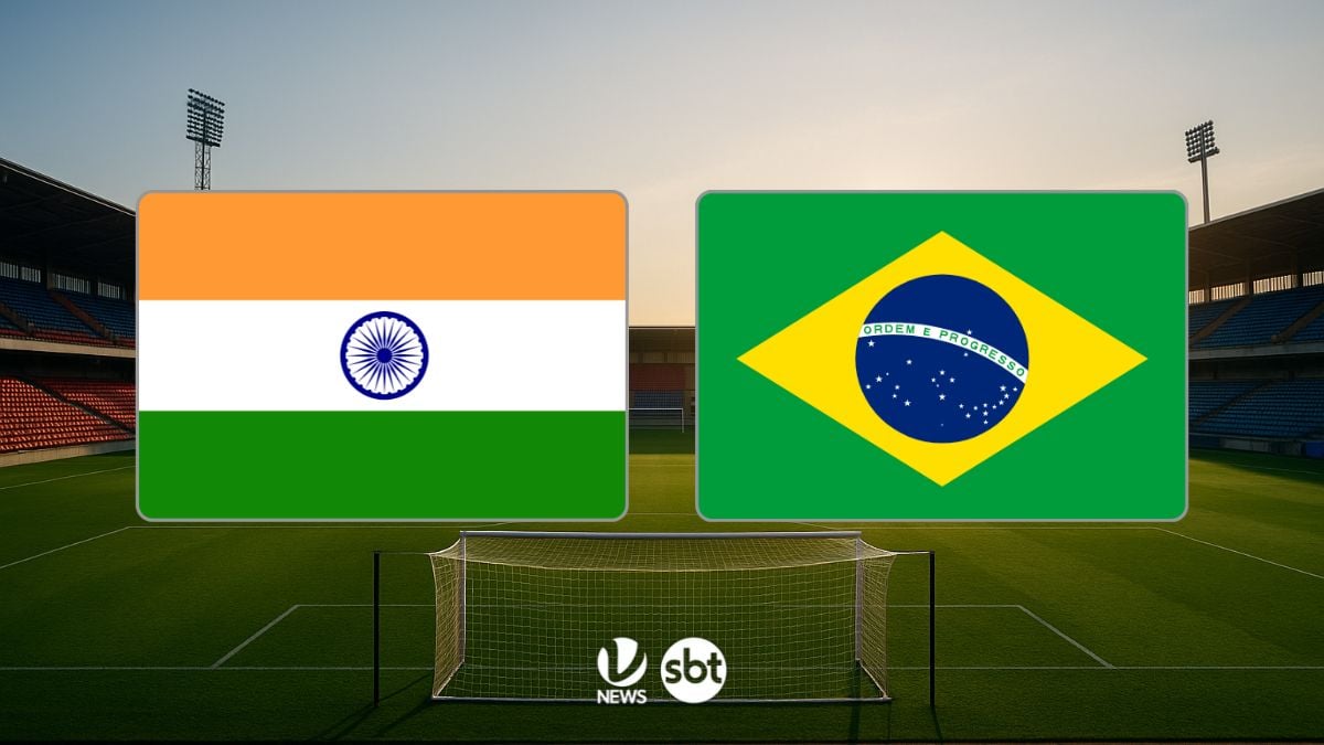 Imagem de um campo de futebol com duas bandeiras ao centro: a bandeira da Índia e a bandeira do Brasil, com a frase “Índia x Brasil” e um ambiente de transmissão esportiva ao fundo