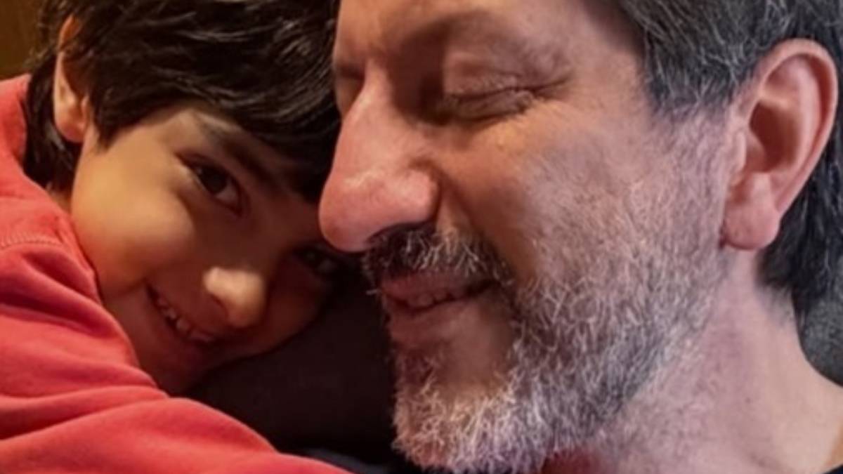 Mila Seidl fala com jornalistas durante a despedida do marido em São Paulo