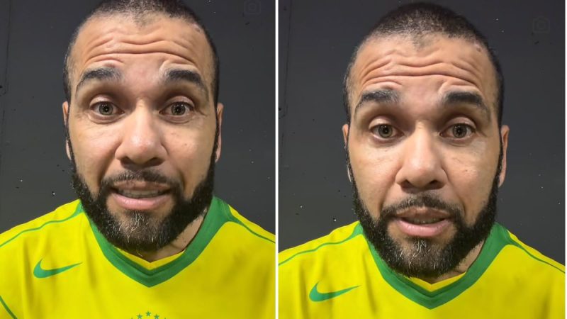 Foto em duas imagens de Daniel Alves com barba e cabelo curto, usando camisa verde e amarela com o logo da Nike, em fundo neutro, com expressão facial frontal.