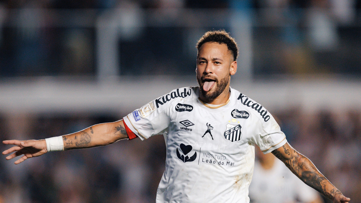 Neymar comemora gol pelo Santos durante jogo contra o Flamengo.
