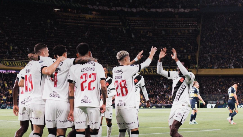 Jogadores do Vasco comemoram gol contra o Boca Juniors.