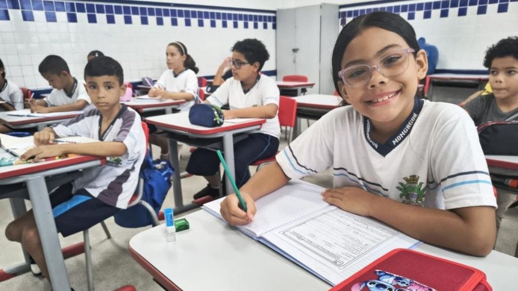 Em Mongaguá. as diretrizes passam a orientar imediatamente o planejamento do calendário escolar e a distribuição de recursos pedagógicos.