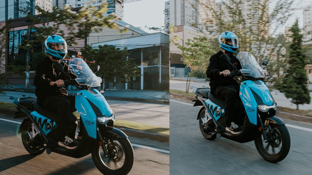 Duas fotos lado a lado de uma pessoa pilotando uma moto azul em movimento pela rua, usando capacete e roupa escura em meio a prédios e árvores.