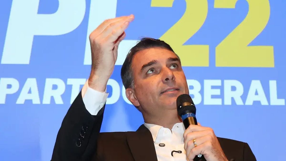 Flávio Bolsonaro votou a favor do fim da escala 6x1.