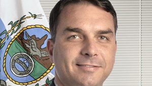 Flávio Bolsonaro teve 2 projetos aprovados no Senado em 7 anos de mandato