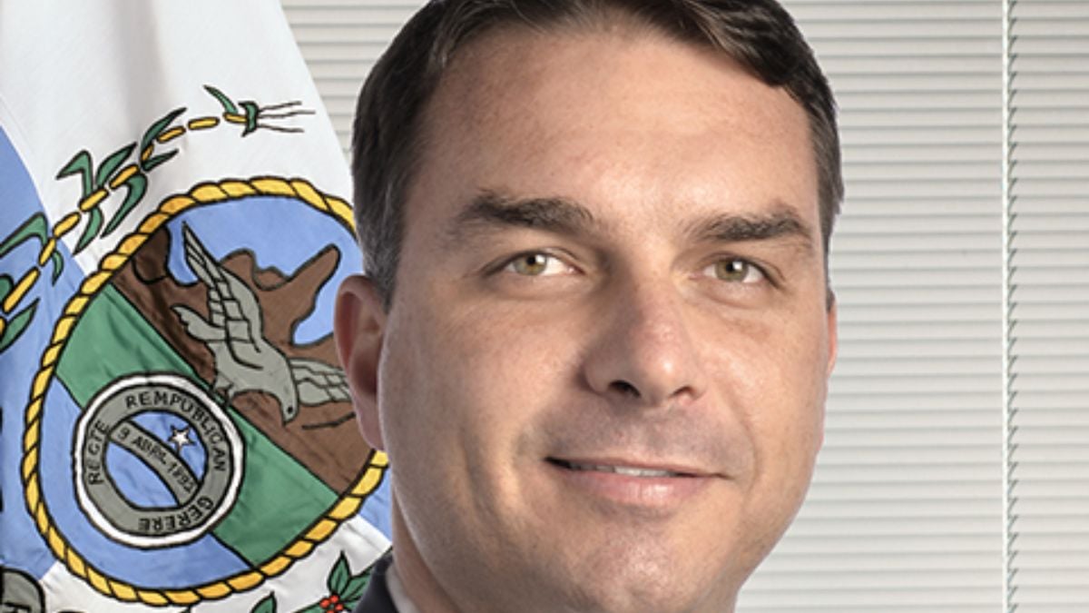 Quantos projetos Flávio Bolsonaro aprovou durante 7 anos como Senador? Saiba mais