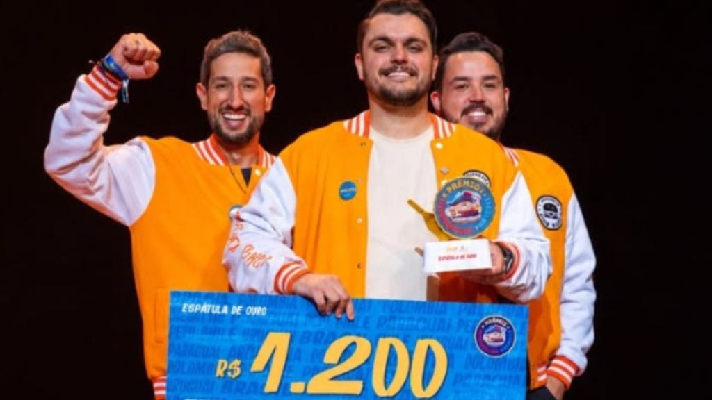 Rede de hamburguerias de Santos conquista 3º lugar em prêmio nacional e tem chapeiro campeão