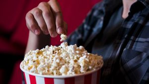Projeto Roxy Cine Azul promove sessões adaptadas para pessoas com autismo e deficiência intelectual na Baixada Santista. Foto: Imagem ilustrativa/Freepik