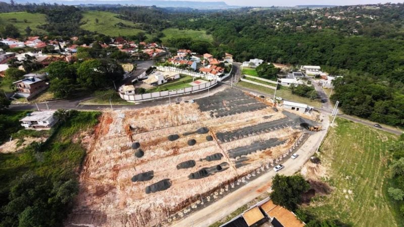 Usina solar de Águas de São Pedro tem 35% das obras concluídas.
