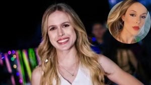 Retrato em ambiente de evento de Paloma Soares sorridente usando vestido claro, com recorte adicional ao lado mostrando outra foto do mesmo rosto com cabelo loiro e maquiagem marcada.