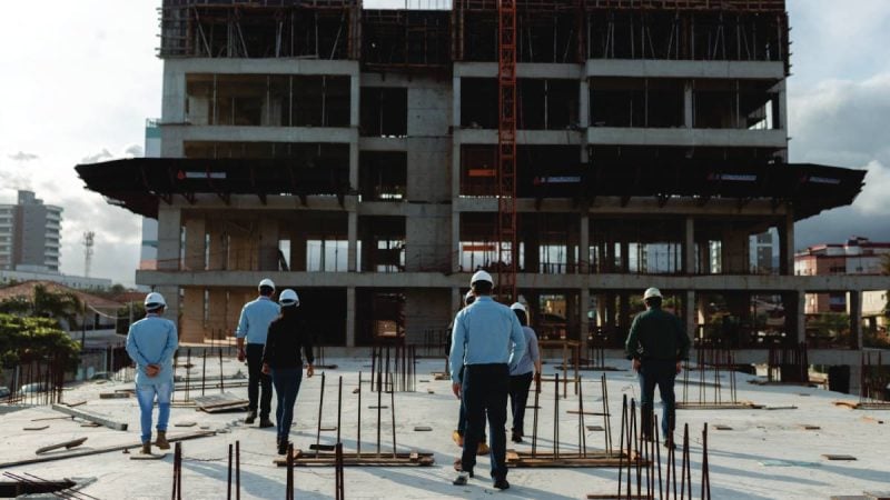 Construmoura destaca a importância dos profissionais da construção civil e os desafios do setor.