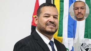 Foto de do vereador Josuel da Conceição com terno e gravata, sorrindo, ao lado de bandeiras ao fundo; em destaque há um retrato em círculo do mesmo homem.