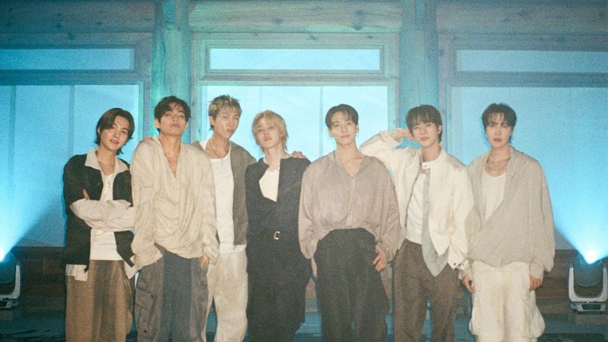 Integrantes do BTS posam juntos em foto oficial do grupo sul-coreano de K-pop em 2026.
