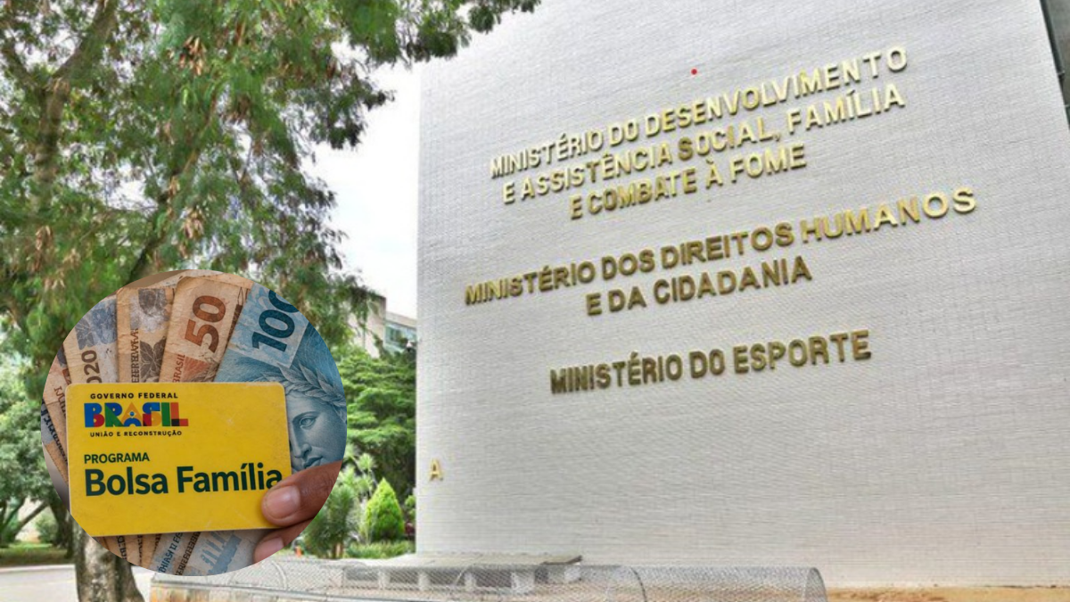 Cartão do programa Bolsa Família com mão segurando, em frente a um prédio institucional com textos do Ministério do Desenvolvimento Social, Assistência e Combate à Fome e direitos humanos e cidadania.