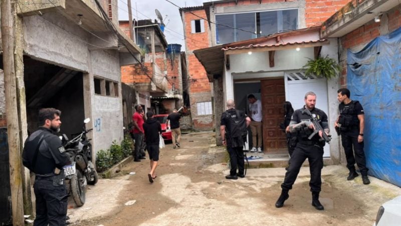 Homem é preso em Guarujá suspeito de aliciar mais de 100 crianças e adolescentes pelo Roblox